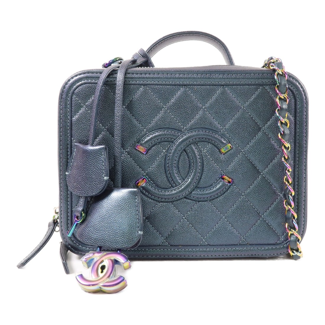 CHANEL AP3343 CC Filigree Medium Vanity Chain Bag Calfskin: CHANEL AP3343 CC Filigree Medium Vanity Chain Bag Calfskin A CHANEL CC Filigree Vanity Case Medium Chain Shoulder Bag in green calfskin leather, model AP3343. It features a vanity case design with a f