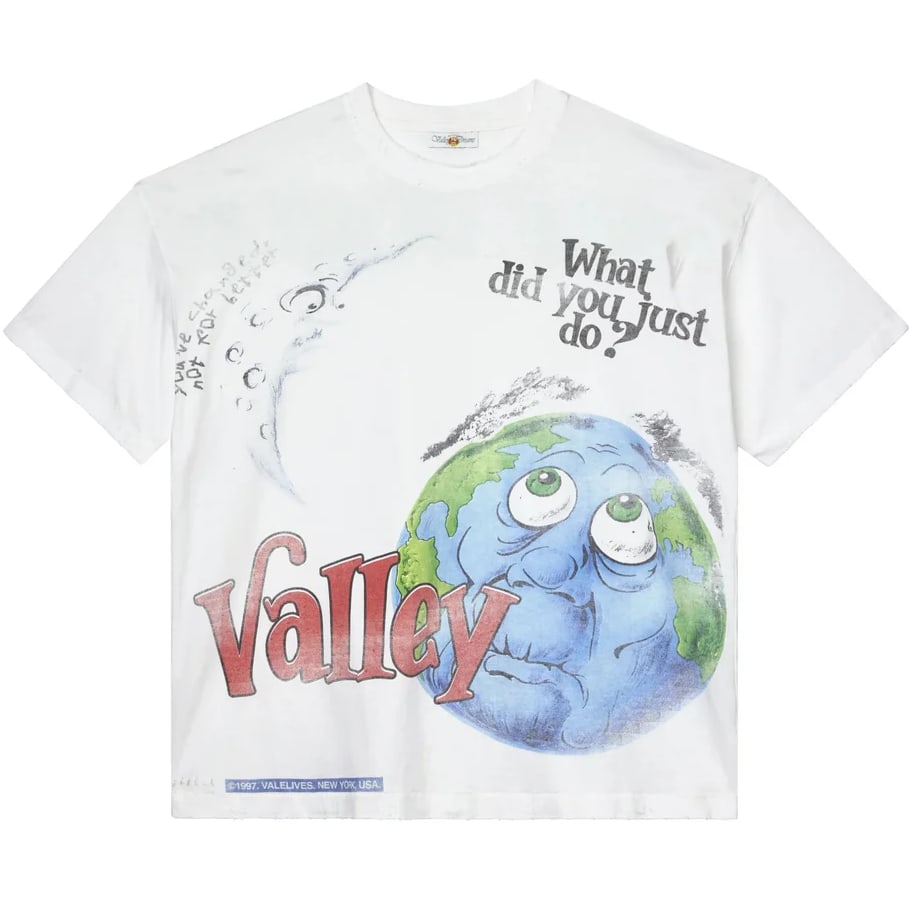 White cotton Vale graphic tee Small: White cotton Vale graphic tee Small The Vale World Peace White Tee features a clean streetwear look with a prominent world peace-inspired graphic and signature Vale branding. Made from premium cotton,