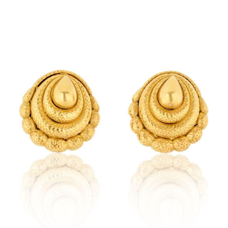 David Webb Hammered Scrolled Clip Earrings Platinum 18K Yellow Gold: David Webb Hammered Scrolled Clip Earrings Platinum 18K Yellow Gold These stunning earrings are expertly crafted from a combination of platinum and luxurious 18K yellow gold. The hammered scroll desig
