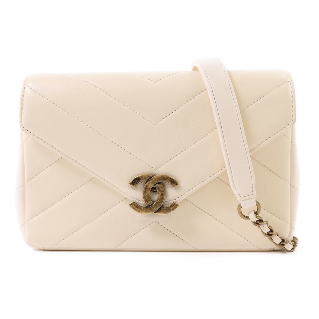 CHANEL CC Shoulder Bag Beige Calfskin Leather Chain GHW: CHANEL CC Shoulder Bag Beige Calfskin Leather Chain GHW A CHANEL CC GHW chain shoulder bag in beige calfskin leather, made in France. It features a flap closure, a chain shoulder strap, and the listed