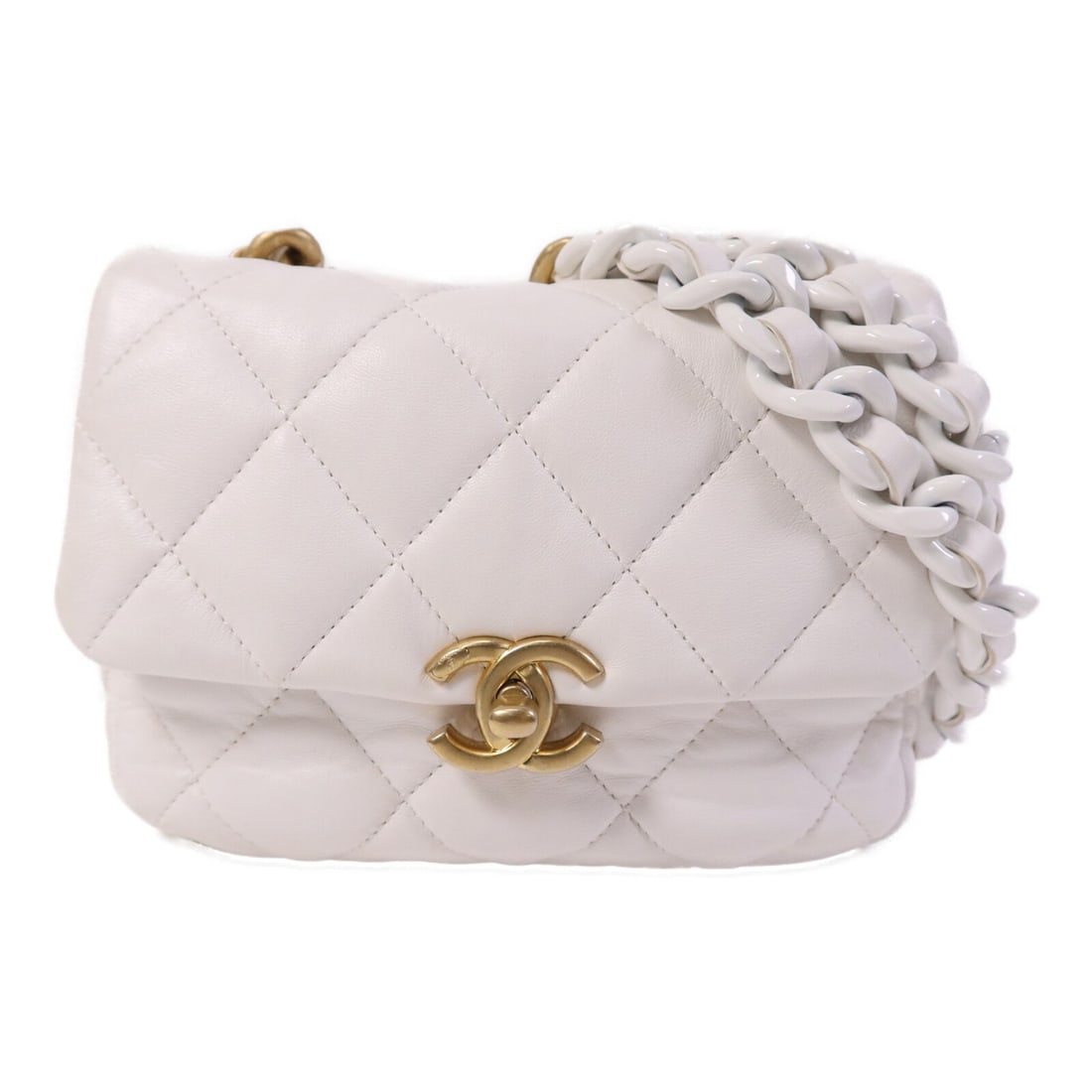 CHANEL CC White Lambskin Shoulder Bag with Gold Tone Chain: CHANEL CC White Lambskin Shoulder Bag with Gold Tone Chain This CHANEL shoulder bag is crafted from lambskin (sheep leather) in white and features a chain shoulder design with GHW. It includes a turn 