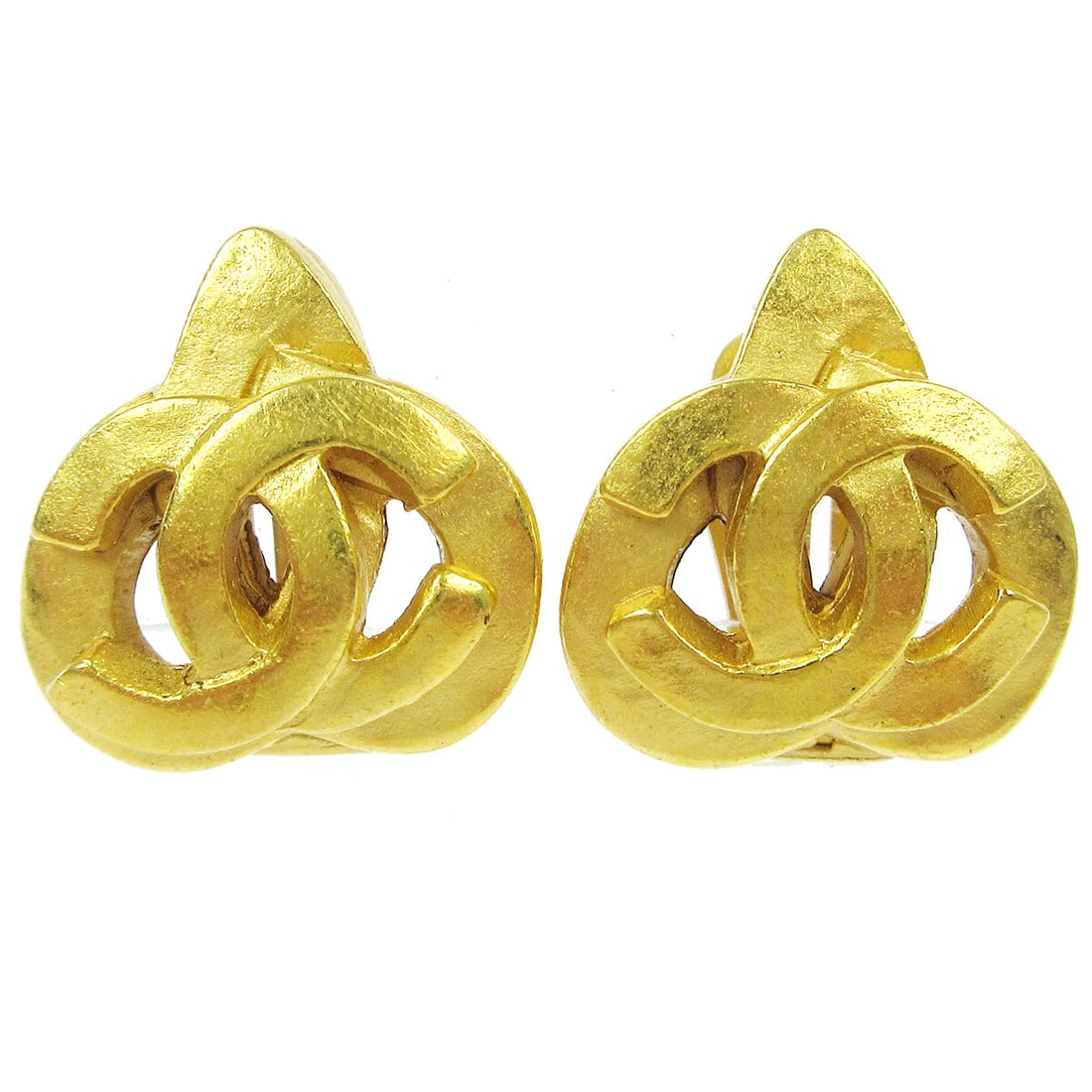 Chanel 97P Gold Tone CC Heart Clip On Earrings: Chanel 97P Gold Tone CC Heart Clip On Earrings Vintage Chanel clip-on earrings with a heart motif and logo theme in a gold-tone finish. Made in France, these earrings are marked 97P and feature a clas