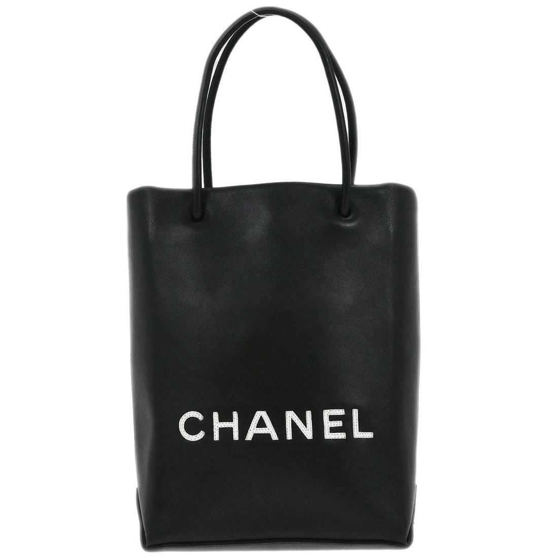 Chanel Essential Tote Handbag Black Lambskin Made in Italy: Chanel Essential Tote Handbag Black Lambskin Made in Italy Black Chanel tote bag made from lambskin, presented in good to very good condition with visible scuffs on the exterior. It features one inter