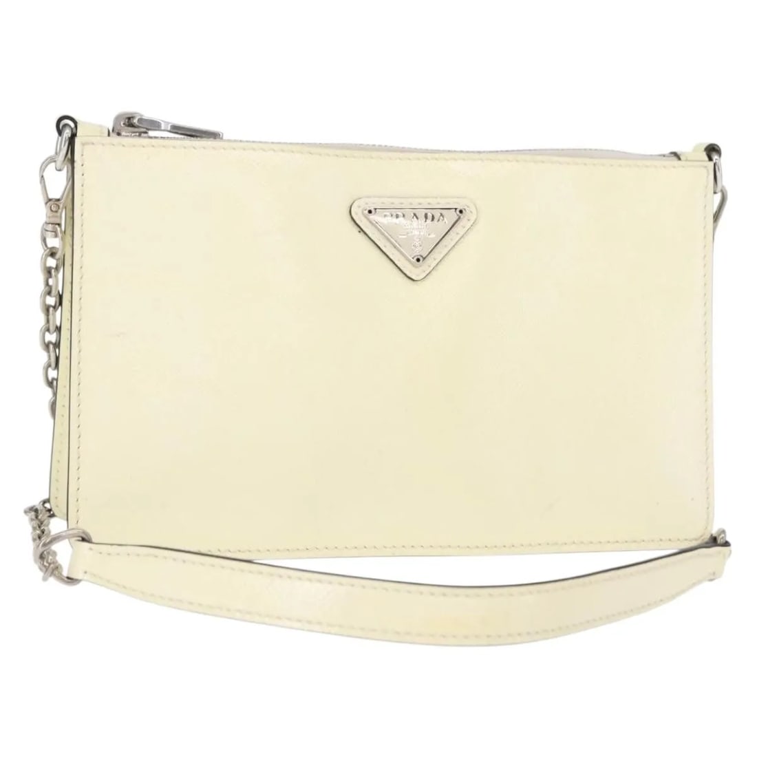 Prada Chain Shoulder Bag in White Saffiano Leather: Prada Chain Shoulder Bag in White Saffiano Leather This pre-owned Prada chain crossbody bag is crafted from white Saffiano leather and designed for women. It features a chain shoulder strap and metal 
