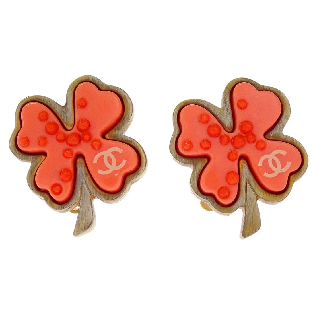 CHANEL 03P Clover Clip On Dangle Earrings Pink Gold Plated: CHANEL 03P Clover Clip On Dangle Earrings Pink Gold Plated Chanel clover clip-on earrings in gold-plated metal with pink acrylic accents. This dangle/drop style pair is made in France and marked 03P. 