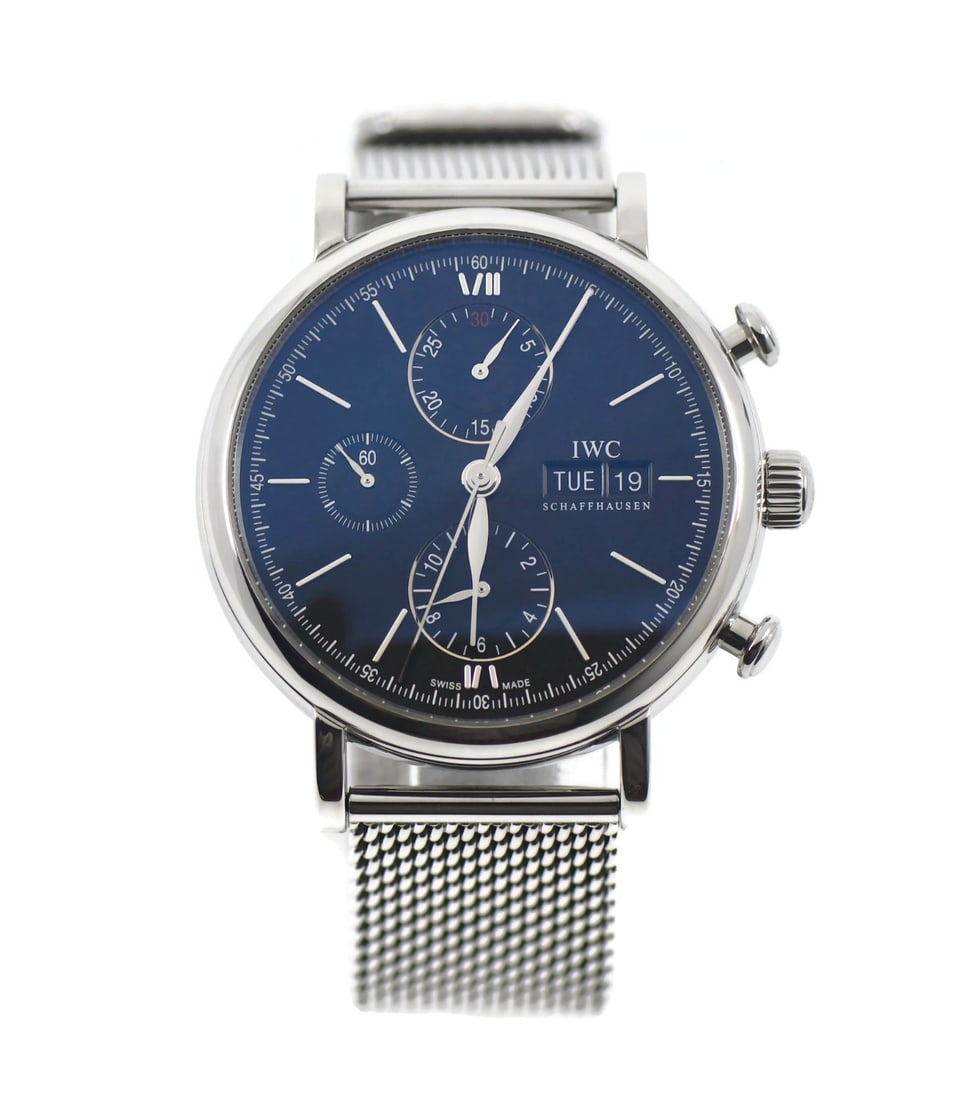 IWC IW391010 Portofino Chronograph 42mm Automatic Wristwatch: IWC IW391010 Portofino Chronograph 42mm Automatic Wristwatch This IWC Portofino Chronograph is a pre-owned men's wristwatch with a 42 mm stainless steel case and polished finish. It features a black d