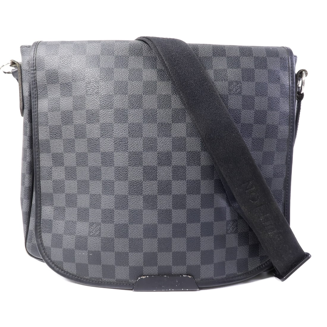 Louis Vuitton Daniel MM Damier Graphite Shoulder Bag N58029 Black: Louis Vuitton Daniel MM Damier Graphite Shoulder Bag N58029 Black A Louis Vuitton Daniel MM shoulder bag in black Damier Graphite and PVC coated canvas. This model is identified as N58029 and features