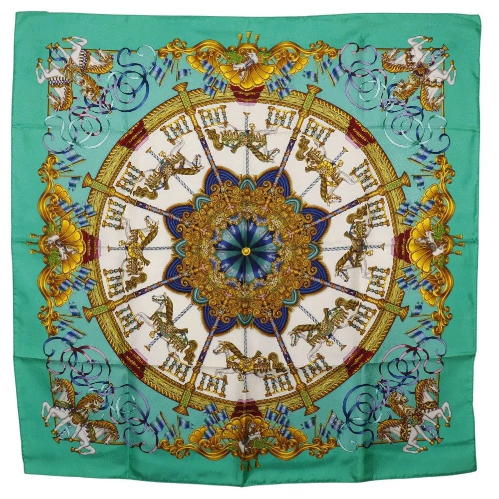Hermes Carre 90 silk scarf green 88cm France: Hermes Carre 90 silk scarf green 88cm France Hermes Carre 90 silk scarf in green. This item is in very good condition with insignificant scratches and no odor. Specifications Brand: Hermes Model: Carr