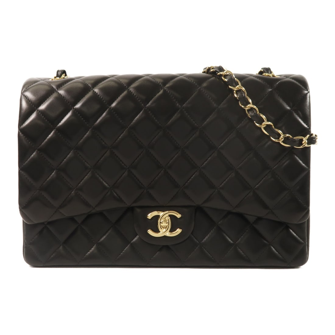 CHANEL A58601 Maxi Classic CC Shoulder Bag Black Lambskin: CHANEL A58601 Maxi Classic CC Shoulder Bag Black Lambskin Classic CHANEL CC Maxi Chain Shoulder Bag in black lambskin (sheep leather). It features a turn lock closure, one open outside pocket, and com