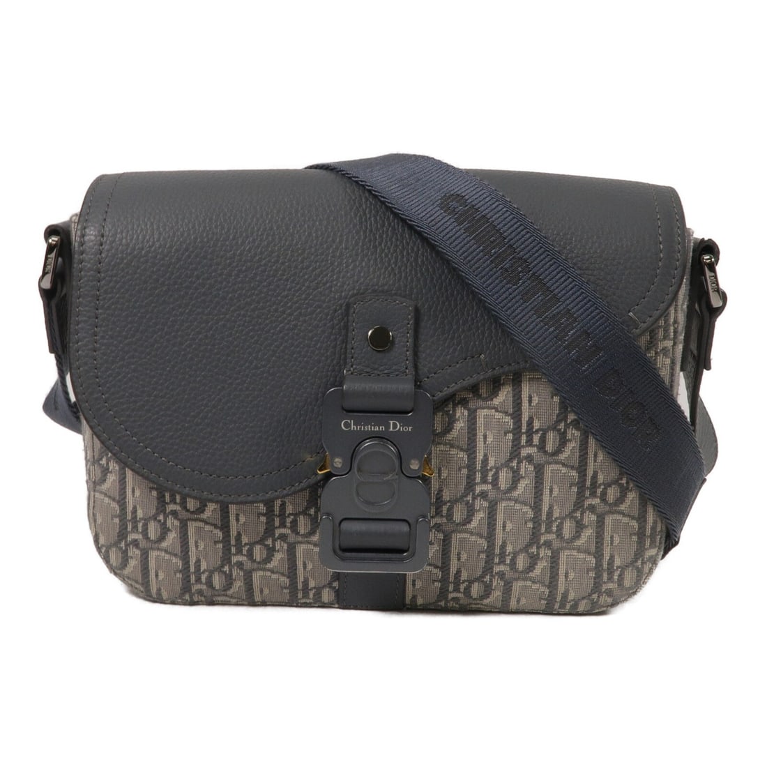 Dior CD Saddle Small Messenger Shoulder Bag Gray Oblique Canvas: Dior CD Saddle Small Messenger Shoulder Bag Gray Oblique Canvas Christian Dior CD Saddle Messenger Small Shoulder Bag in gray Oblique canvas. It features a magnetic exterior pocket, one open interior 