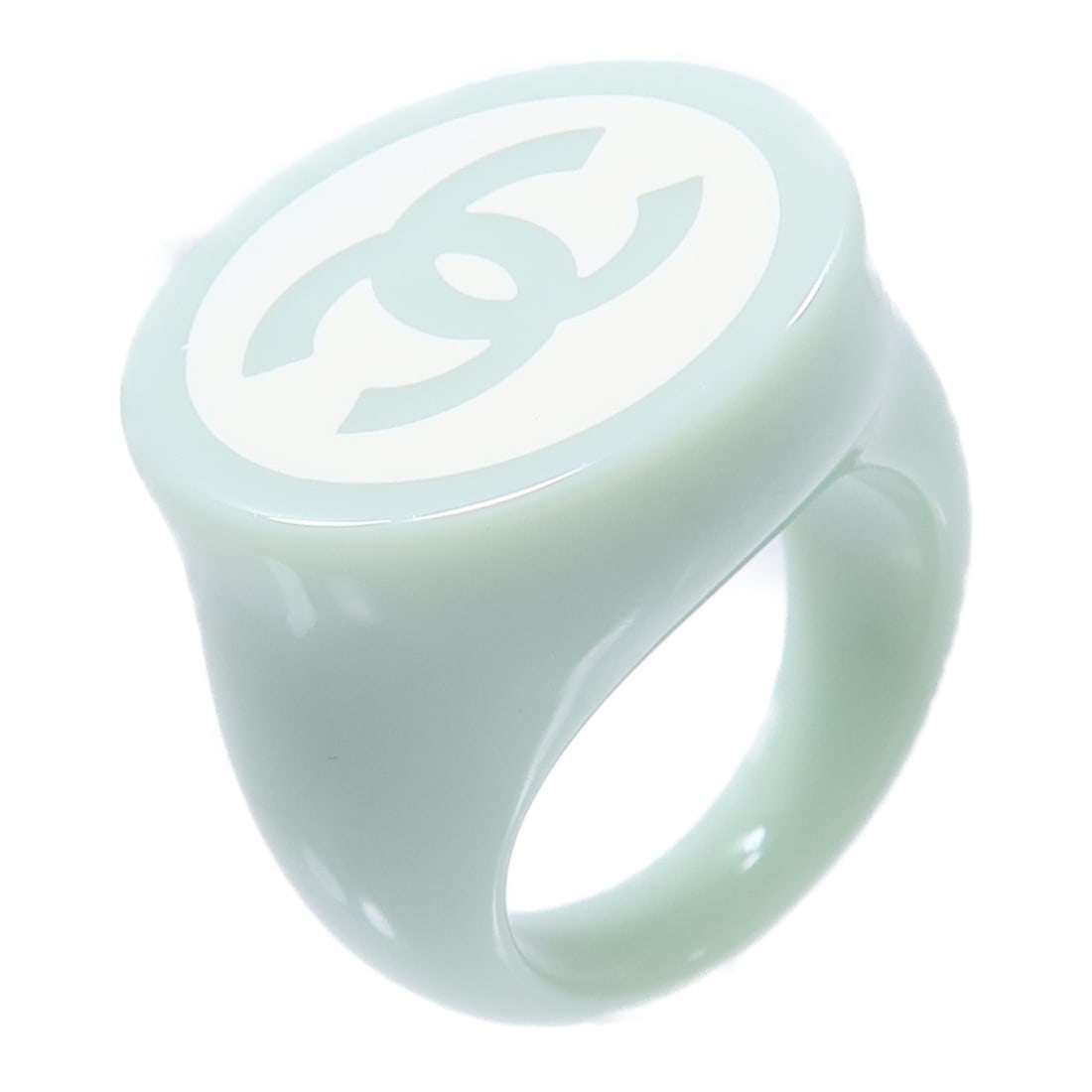 CHANEL CC PVC Ring Green White Size 6.25: CHANEL CC PVC Ring Green White Size 6.25 A CHANEL CC ring in green and white PVC, sized US 6.25. The ring has a 5-10 mm width and is offered in very good AB condition. Accessories are not included. Sp