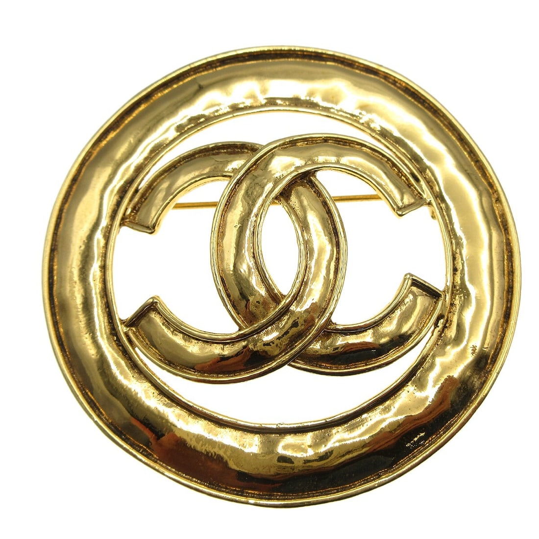 Chanel CC Logo Round Gold Plated Medallion Brooch 94P: Chanel CC Logo Round Gold Plated Medallion Brooch 94P Gold-plated round brooch pin in a medallion style, featuring the CHANEL CC logo. It is described as a good/very good condition piece and was made 