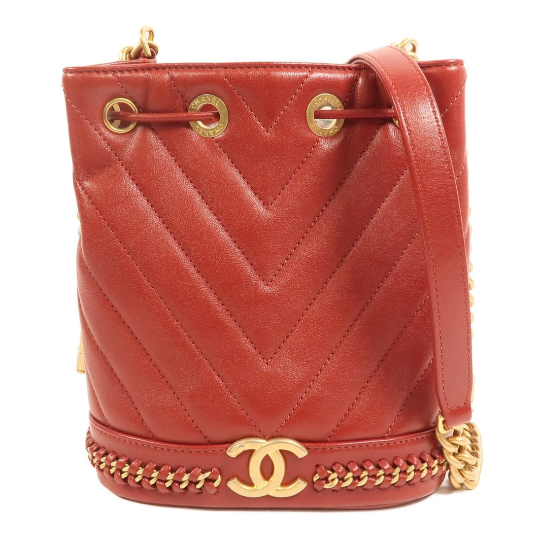 CHANEL Cherron CC bucket shoulder bag red calfskin gold tone: CHANEL Cherron CC bucket shoulder bag red calfskin gold tone CHANEL CC GHW Cherron Bucket Bag Chain Shoulder Bag in red calfskin (cowhide) leather. This women's shoulder bag is made in France and come