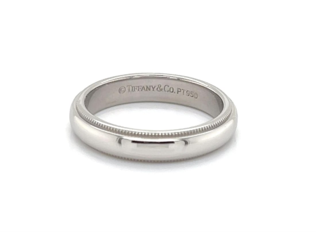 Tiffany & Co. Milgrain Wedding Band Ring Platinum Pt950 Size 7 4mm: Tiffany & Co. Milgrain Wedding Band Ring Platinum Pt950 Size 7 4mm A pre-owned Tiffany & Co. platinum wedding band ring with a classic polished design and delicate milgrain edges. The ring is size US 