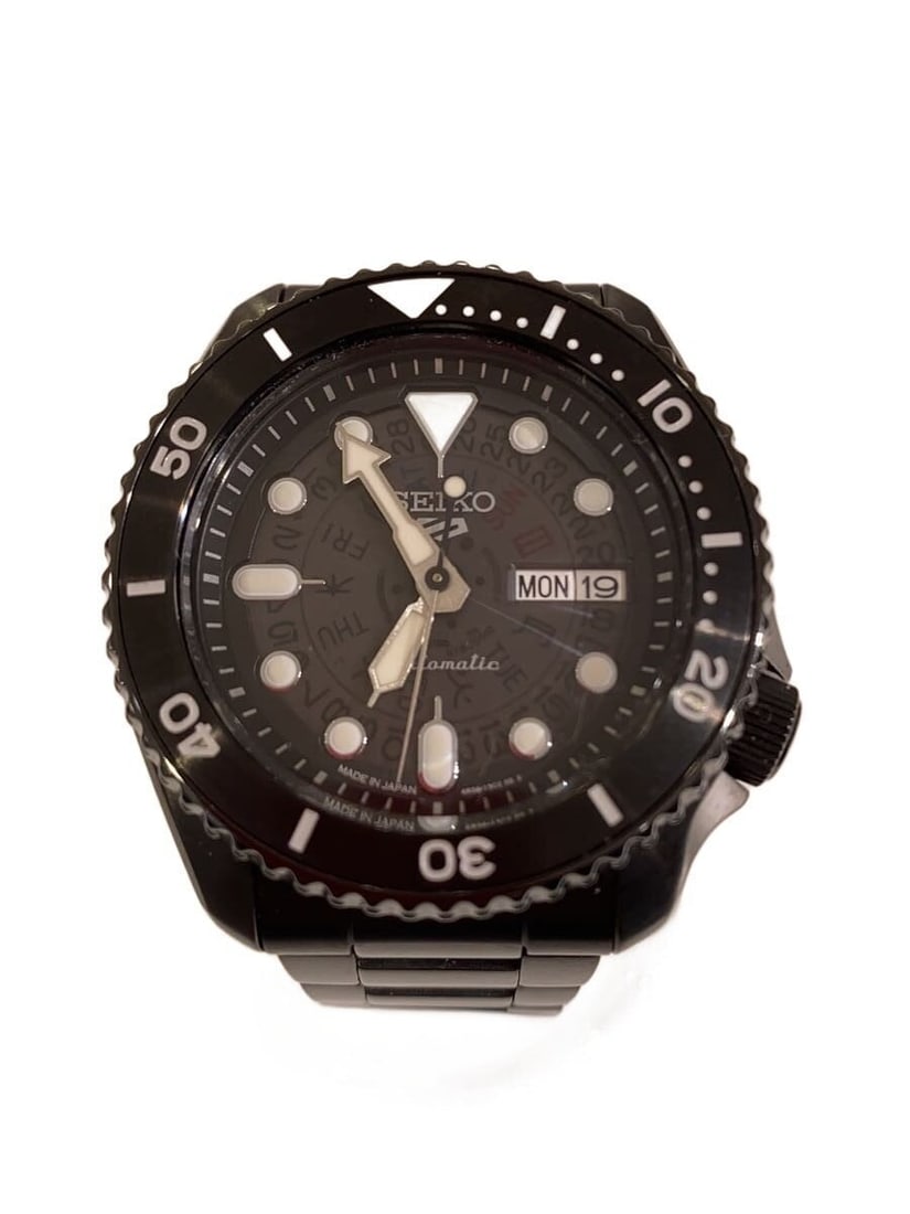 SEIKO 5 Sports BEAMS Black Men's Wristwatch 4R36-16V0: SEIKO 5 Sports BEAMS Black Men's Wristwatch 4R36-16V0 This SEIKO 5 Sports 4R36-16V0 men's wristwatch, produced in collaboration with BEAMS, features a black case and dial. Designed for men, the watch 