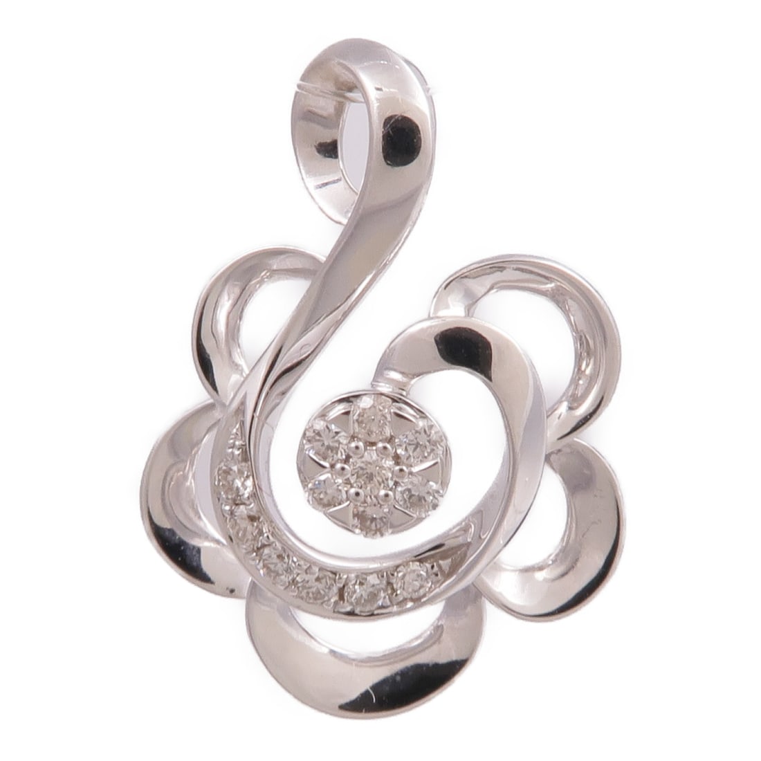 18K White Gold Diamond Pendant 0.134ct: 18K White Gold Diamond Pendant 0.134ct Diamond pendant in 18K white gold with a silver color appearance. It features a diamond with a stated total weight of 0.134 ct. The pendant measures 21 mm x 15 m