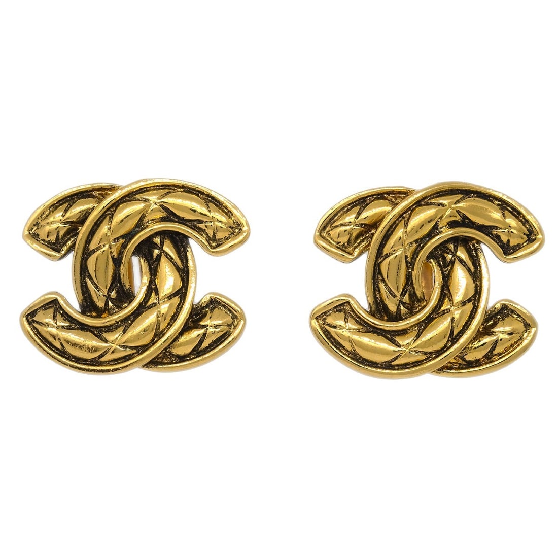 CHANEL CC Logo Clip-On Earrings Gold Plated France 2459: CHANEL CC Logo Clip-On Earrings Gold Plated France 2459 Clip-on Chanel earrings featuring the iconic CC logo in gold plated metal. Made in France, this pair presents in very good overall condition wit