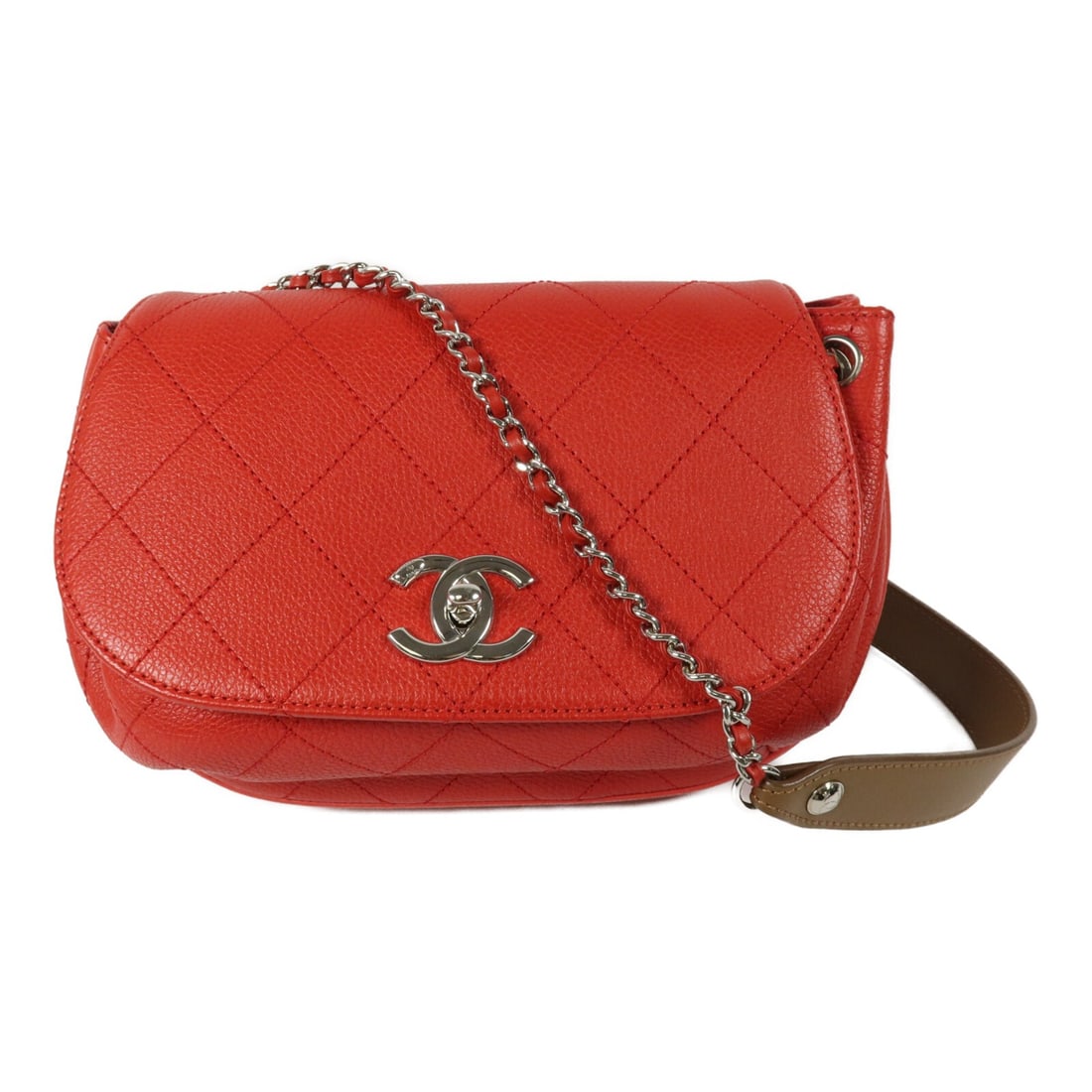 Chanel Accordion Saddle Messenger Shoulder Bag Red Calfskin CC SHW: Chanel Accordion Saddle Messenger Shoulder Bag Red Calfskin CC SHW A CHANEL accordion saddle messenger chain shoulder bag in red calfskin leather with silver-tone hardware. It features a magnetic pock