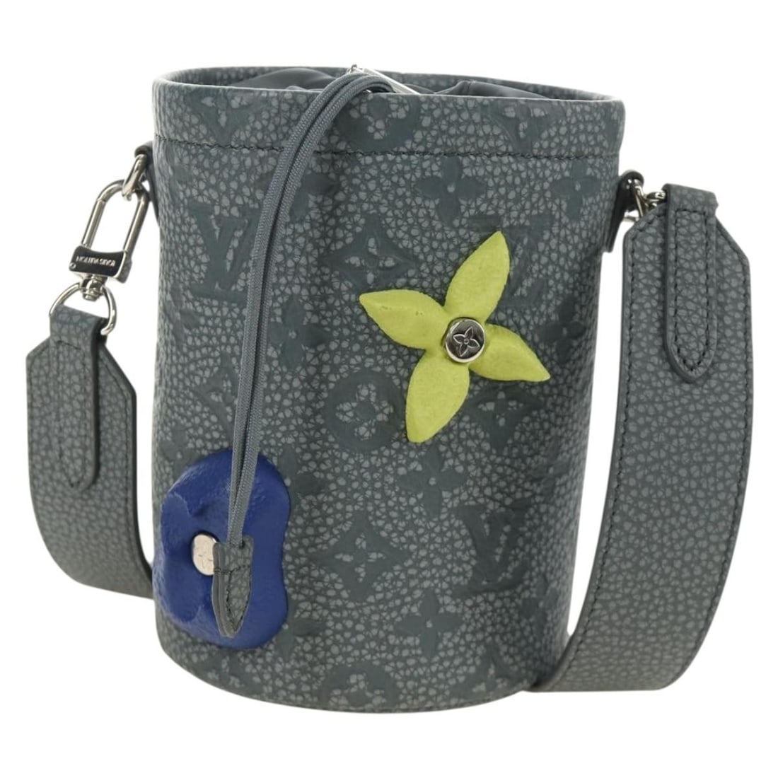 Louis Vuitton M81572 Clemence Nano Shoulder Bag Gray Monogram Canvas: Louis Vuitton M81572 Clemence Nano Shoulder Bag Gray Monogram Canvas A Louis Vuitton shoulder bag in gray, presented in excellent condition. It is made in Italy and comes with a dust bag. The bag is d