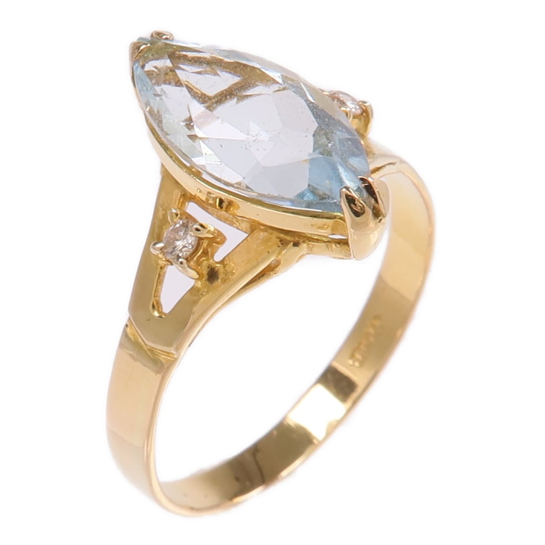 18K Yellow Gold Aquamarine Diamond Ring Size 6.75: 18K Yellow Gold Aquamarine Diamond Ring Size 6.75 Aquamarine and diamond ring in K18 yellow gold, designed for women. The ring is size 6.75 and features a blue and clear color combination. It has a ri
