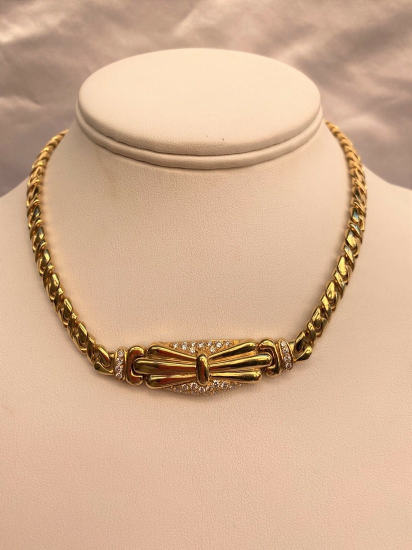 Italian Nicolis Cola 18K Yellow Gold Diamond Necklace: Italian Nicolis Cola 18K Yellow Gold Diamond Necklace This exquisite Italian Nicolis Cola necklace features a stunning design crafted from 18K yellow gold, adorned with natural diamonds. The piece is 