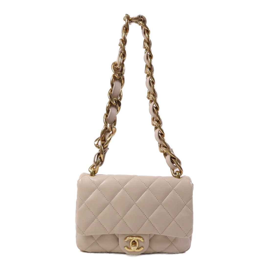 CHANEL CC Calfskin Shoulder Bag Beige White Gold Tone Chain: CHANEL CC Calfskin Shoulder Bag Beige White Gold Tone Chain CHANEL CC GHW chain shoulder bag in calfskin leather, presented in beige and white. This women's regular-size shoulder bag is made in France