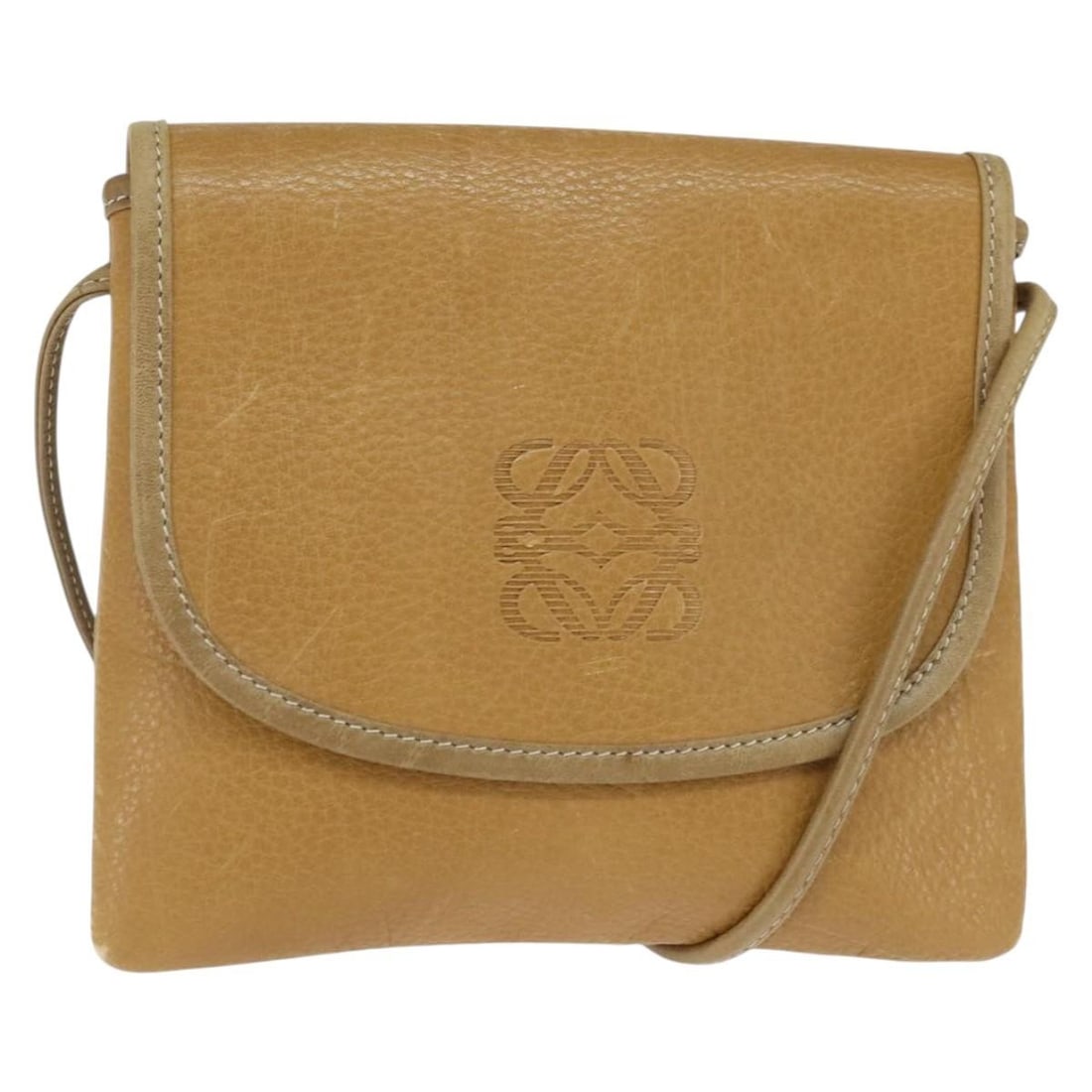 LOEWE Beige Gold Leather Anagram Shoulder Bag Auth BA7341: LOEWE Beige Gold Leather Anagram Shoulder Bag Auth BA7341 This LOEWE Anagram Shoulder Bag is a stylish and functional accessory crafted from premium beige leather with elegant gold accents. Measuring 