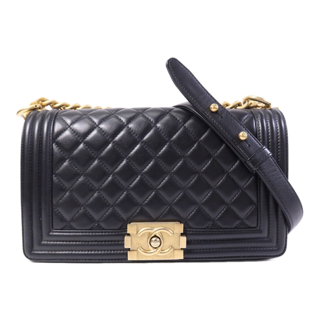 CHANEL Boy 25 A57086 Black Lambskin Chain Shoulder Bag: CHANEL Boy 25 A57086 Black Lambskin Chain Shoulder Bag CHANEL Boy 25 chain shoulder bag in black lambskin (sheep leather) with gold-tone hardware. It is a women's shoulder bag, model A57086, with a fl