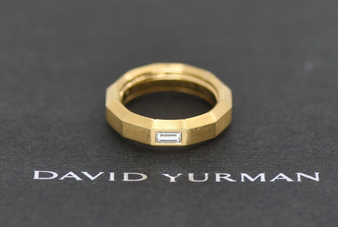 David Yurman Diamond Faceted 18K Yellow Gold Size 7 Ring: David Yurman Diamond Faceted 18K Yellow Gold Size 7 Ring This pre-owned David Yurman ring is crafted from 18K yellow gold and features faceted diamonds. It is designed in a size 7 with a width of 6mm 