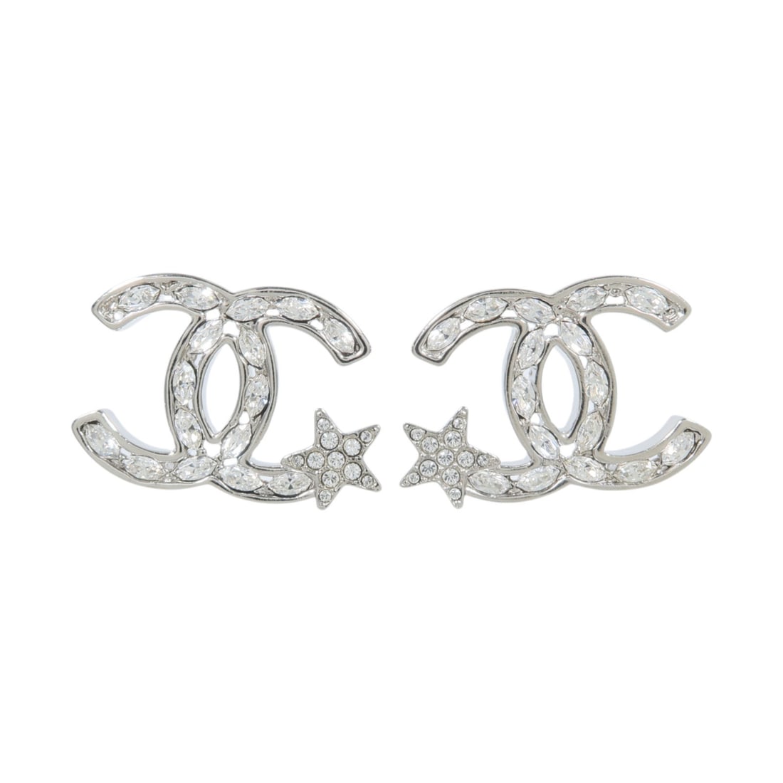 Metal Silver CHANEL B20P CC Earrings: Metal Silver CHANEL B20P CC Earrings CHANEL CC earrings in silver metal, identified by date code B20P. The earrings are in very good AB condition and come with no accessories. Specifications Brand Nam