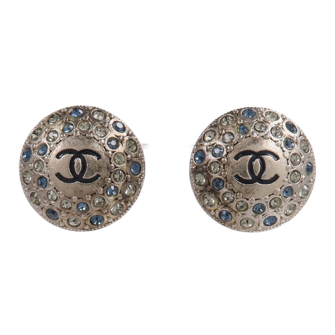 CHANEL CC Blue Silver Tone Metal Earrings: CHANEL CC Blue Silver Tone Metal Earrings CHANEL CC earrings in blue and silver metal. The piece is described as very good condition and comes with no accessories. Specifications Brand: CHANEL Item Na