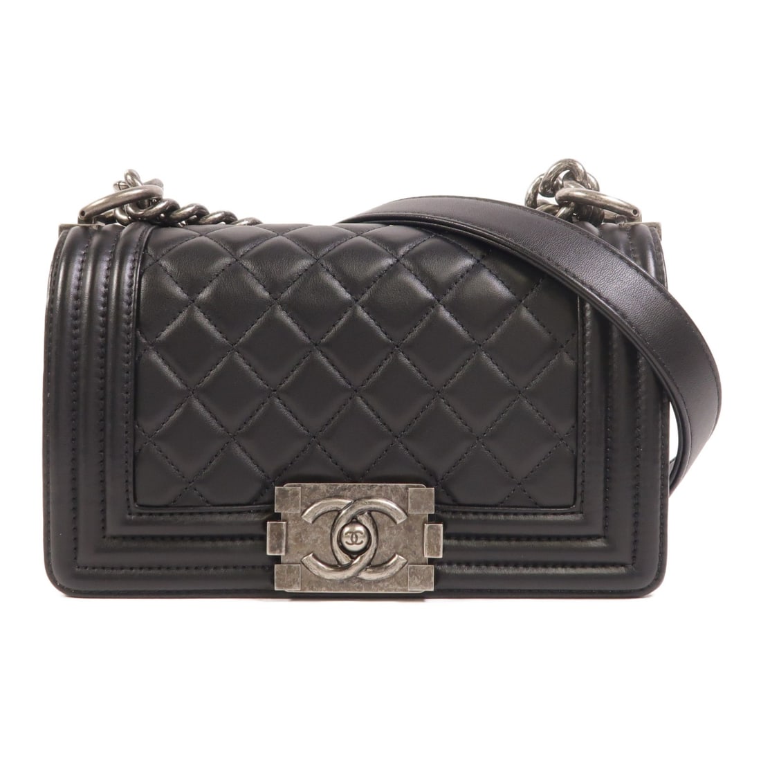 Chanel Boy 20 A67085 Black Lambskin Chain Shoulder Bag: Chanel Boy 20 A67085 Black Lambskin Chain Shoulder Bag A CHANEL Boy 20 chain shoulder bag in black lambskin leather, identified by model number A67085. It features a shoulder strap length of 68-113 cm