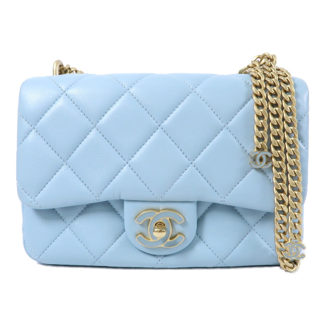 CHANEL AS3114 CC Flat Bag 20 Blue Lambskin Shoulder Bag GHW: CHANEL AS3114 CC Flat Bag 20 Blue Lambskin Shoulder Bag GHW A CHANEL shoulder bag in blue lambskin (sheep leather) with a CC turn-lock closure and a chain shoulder strap. The bag is from France and is