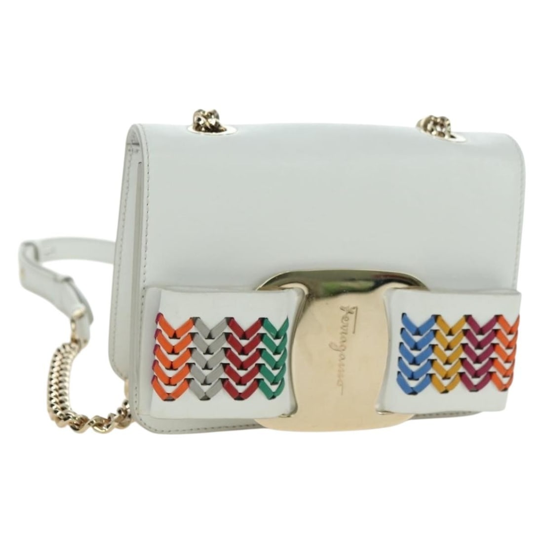 Salvatore Ferragamo Vala Leather Shoulder Bag White Gold Tone with Dust Bag: Salvatore Ferragamo Vala Leather Shoulder Bag White Gold Tone with Dust Bag Salvatore Ferragamo Chain Vala shoulder bag in white and gold leather. It features a compact silhouette with a shoulder stra
