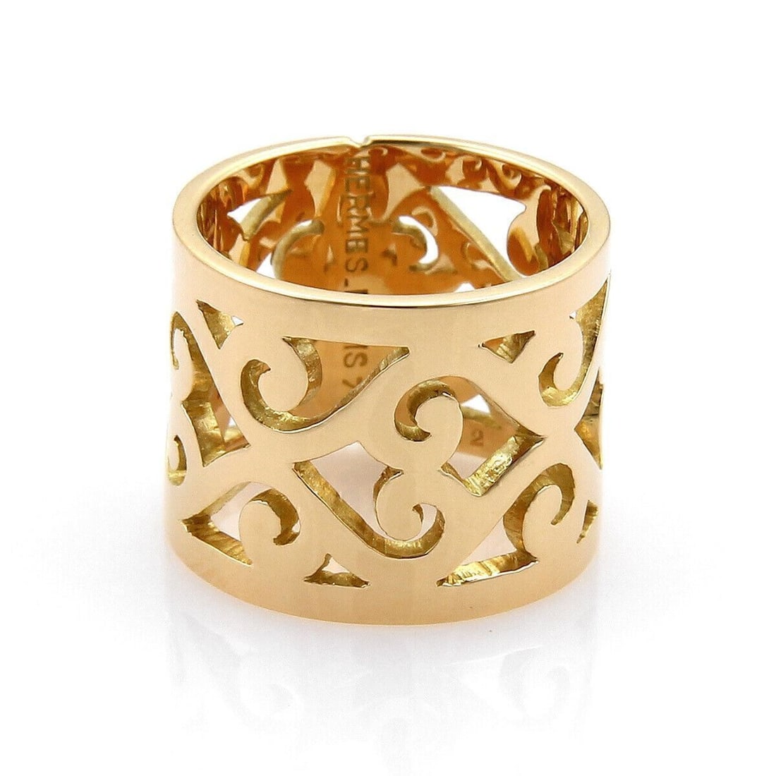 Hermes Open Swirl 18k Yellow Gold Wide Band Ring Size 6: Hermes Open Swirl 18k Yellow Gold Wide Band Ring Size 6 An authentic Hermes band ring crafted in 18k yellow gold with an open swirl pattern design. The ring has a wide polished silhouette and is pre-o