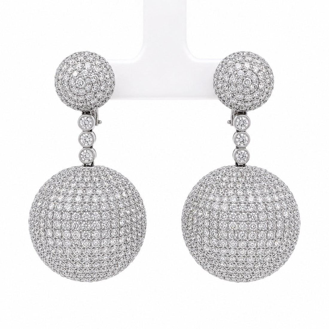 Diamond Earrings in 18K White Gold 32.00 Ct (1 of 5)