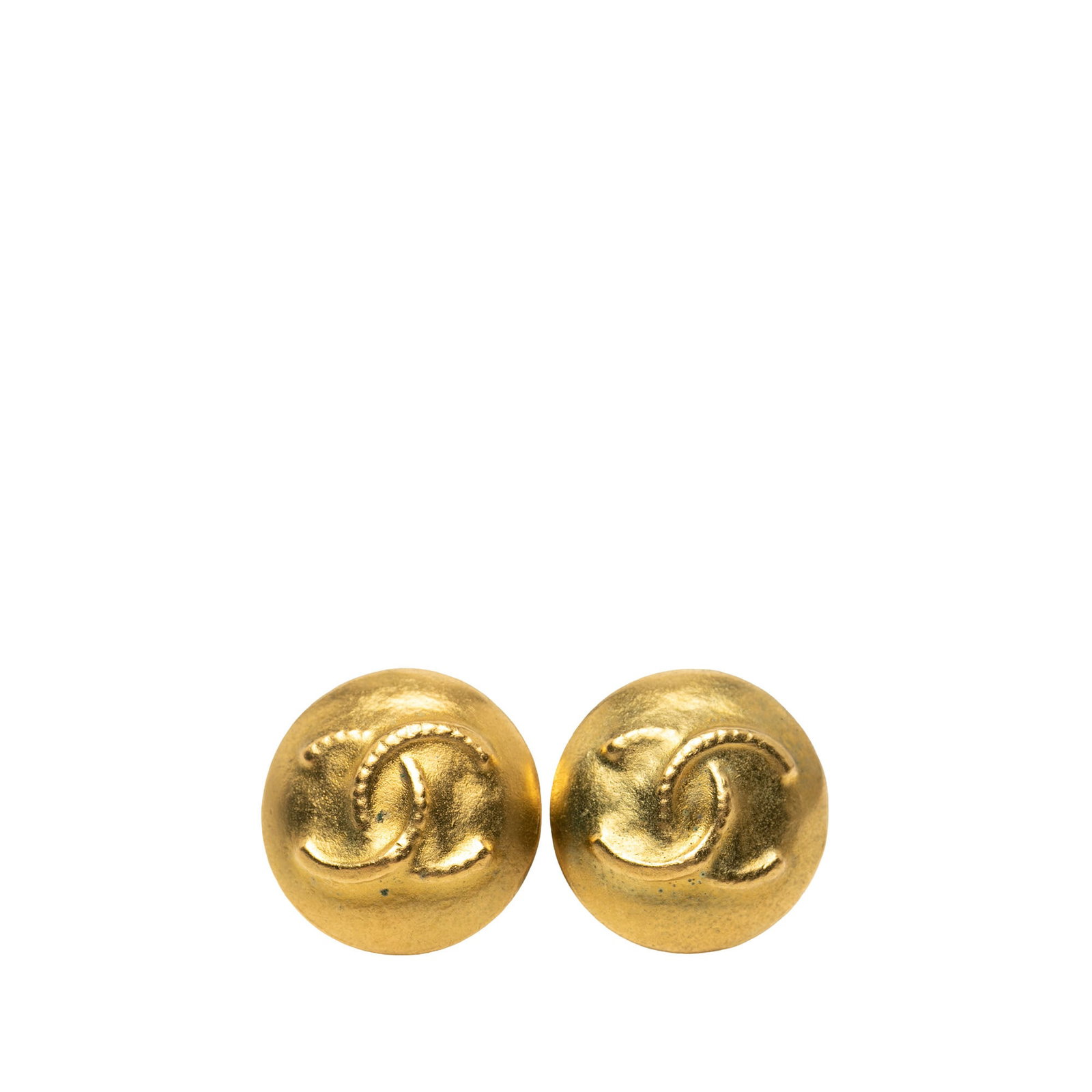 Chanel CC Round Clip On Earrings Gold Tone Metal: Chanel CC Round Clip On Earrings Gold Tone Metal Chanel CC Gold Plated Round Clip On Earrings in gold tone metal with clip-on closures. Made in France and categorized as costume jewelry, these earring