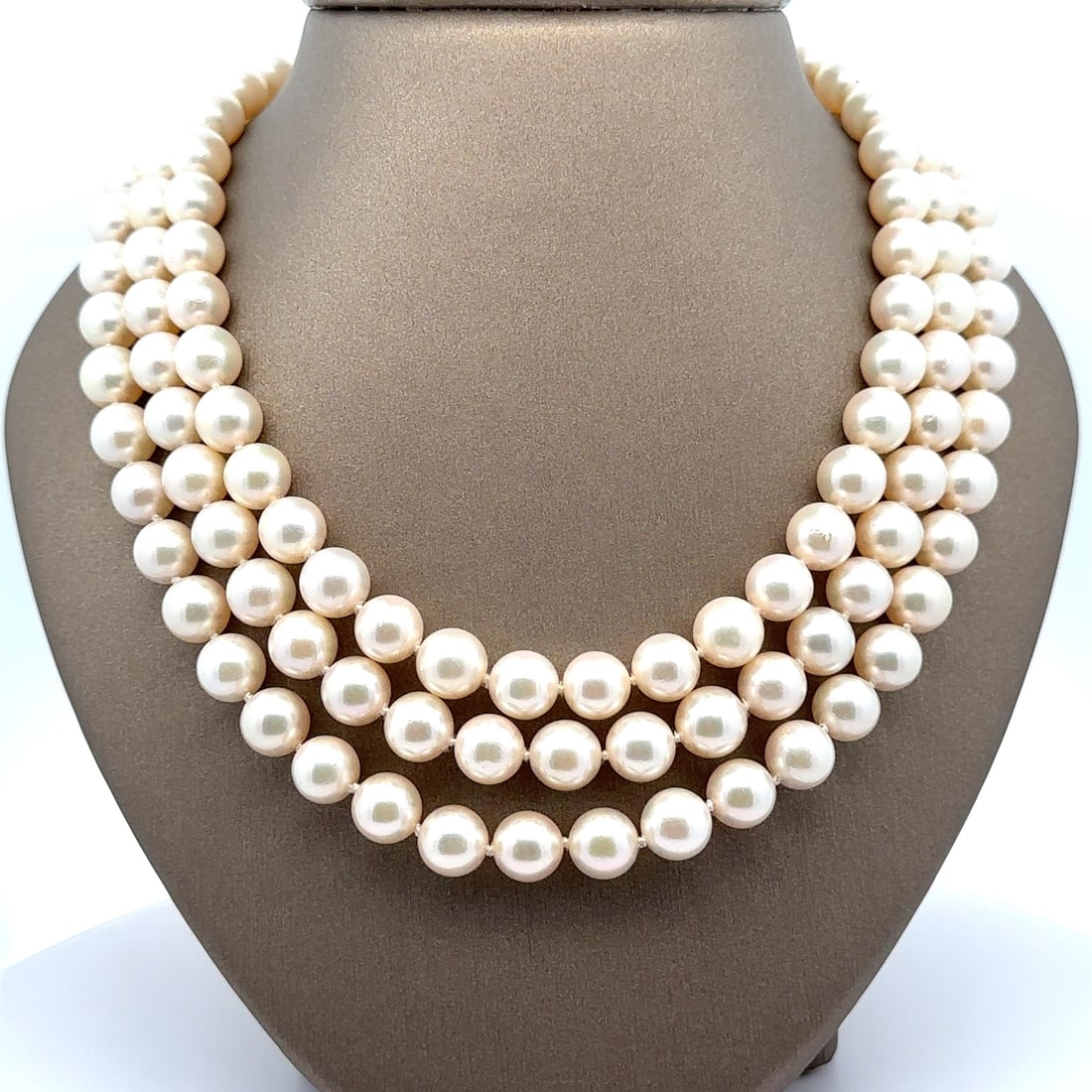 Vintage 3 Layer Pearl Necklace GIA Certified 18k Gold Ruby Diamond Clasp: Vintage 3 Layer Pearl Necklace GIA Certified 18k Gold Ruby Diamond Clasp This exquisite three-layer necklace features stunning natural cultured saltwater pearls in a near-round bead shape, showcasing 