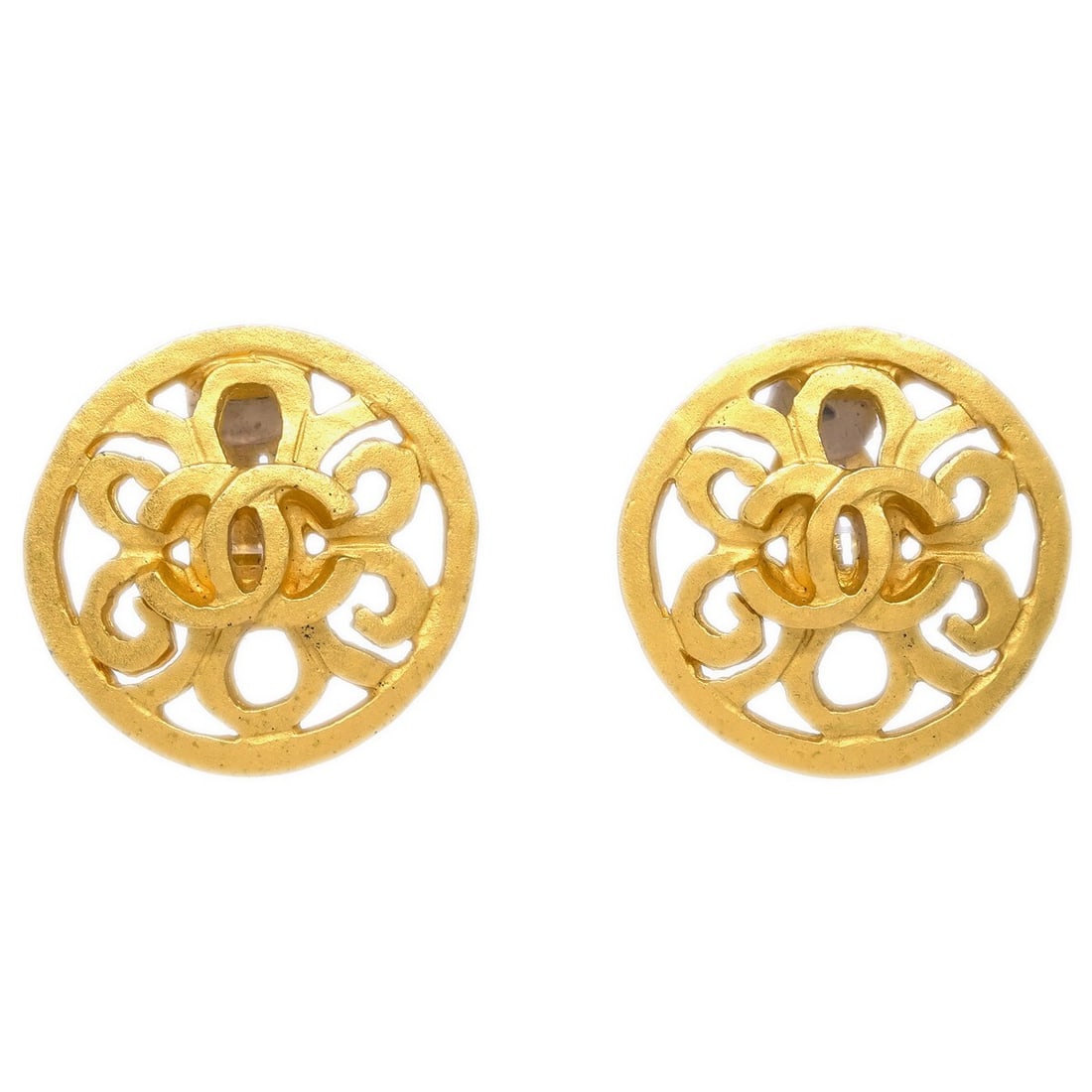 Chanel 95P Gold Plated Round Clip On Button Earrings: Chanel 95P Gold Plated Round Clip On Button Earrings Vintage Chanel button-style clip-on earrings in a round design with a gold-plated finish. Marked 95P and made in France, this pair comes with its b