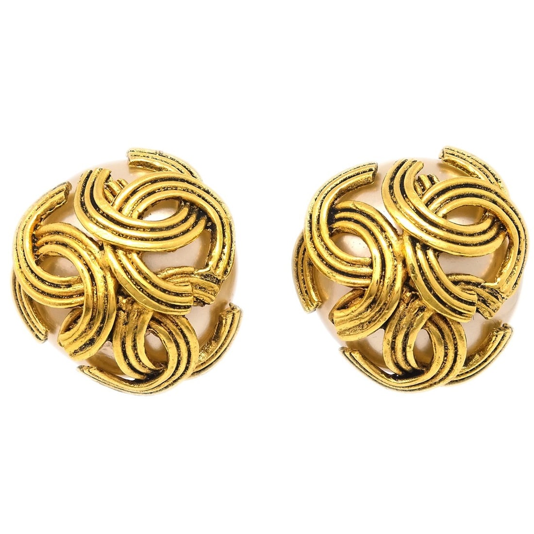 Chanel 94A Triple CC Clip-On Button Earrings Gold Plated Pearl: Chanel 94A Triple CC Clip-On Button Earrings Gold Plated Pearl Vintage Chanel clip-on button earrings featuring the iconic triple CC motif with artificial pearl accents. Made in France, these gold-pla