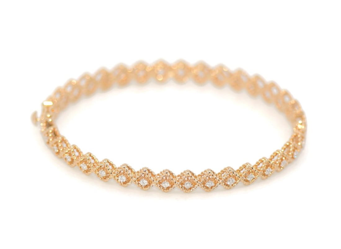 Roberto Coin Bangle Bracelet 18K Rose Gold Diamond 6.5mm: Roberto Coin Bangle Bracelet 18K Rose Gold Diamond 6.5mm This exquisite Roberto Coin bracelet showcases a stunning design crafted from 18K rose gold. It features a beautiful diamond as the main stone,