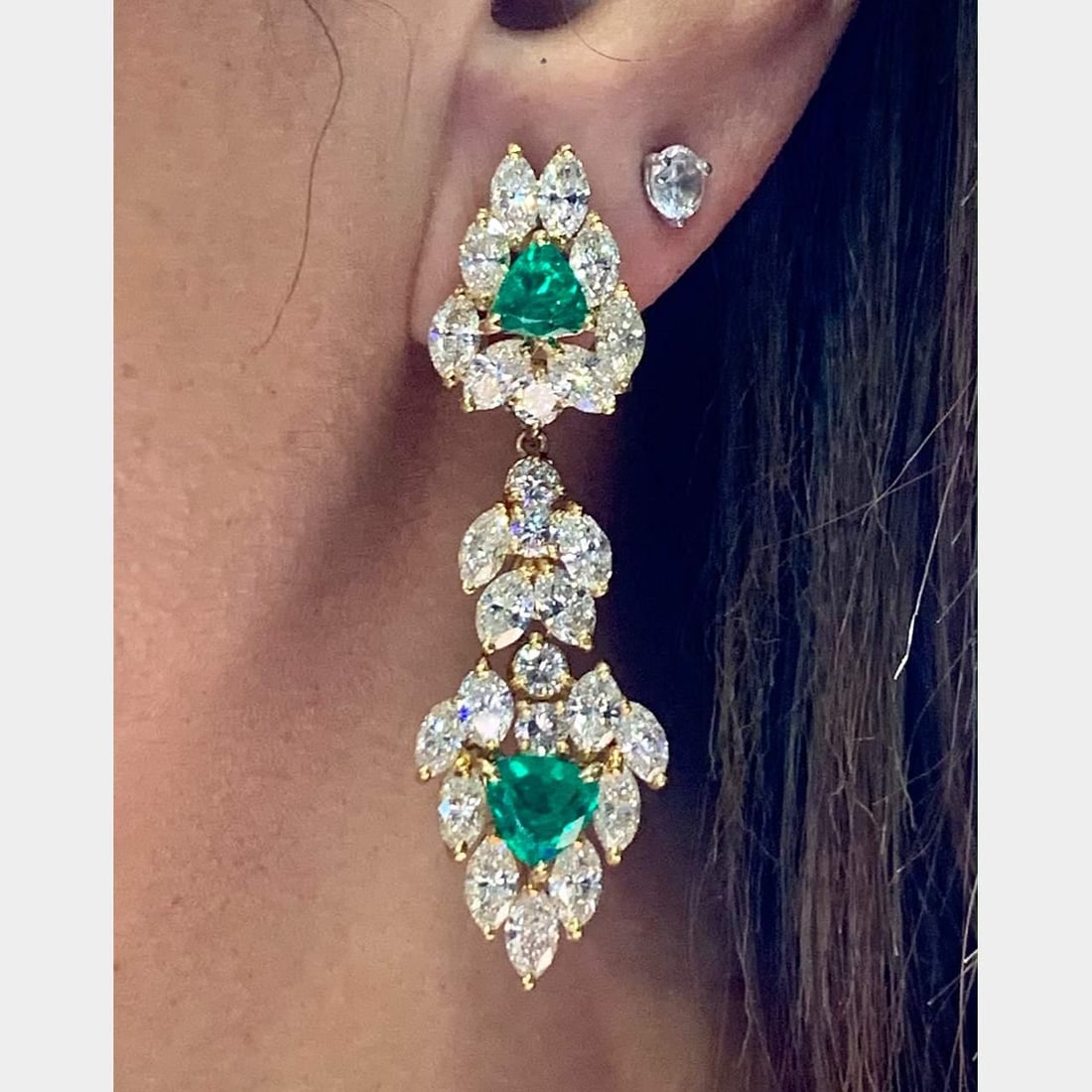 18K Yellow Gold Emerald Diamond Earrings 42 Marquise 10 Round 4 Colombian: 18K Yellow Gold Emerald Diamond Earrings 42 Marquise 10 Round 4 Colombian These exquisite 18K Yellow Gold Earrings feature a stunning combination of emeralds and diamonds. The earrings weigh 24.4 gram