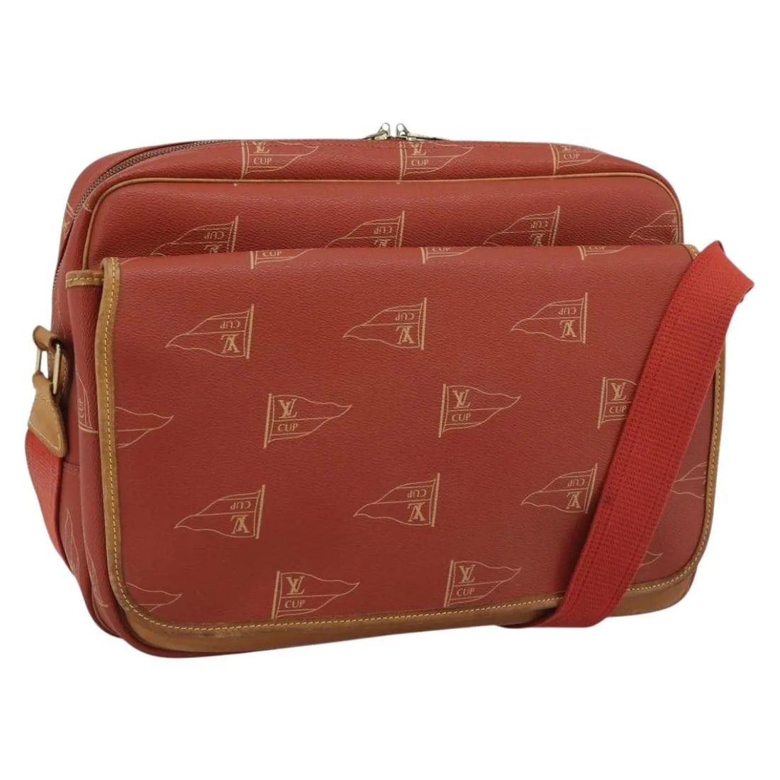 Louis Vuitton Cup Calvi Canvas Messenger Bag Red: Louis Vuitton Cup Calvi Canvas Messenger Bag Red Louis Vuitton Cup Calvi Messenger in coated canvas, presented in red. This unisex messenger bag was made in France and measures 38 cm x 27 cm x 15 cm. 