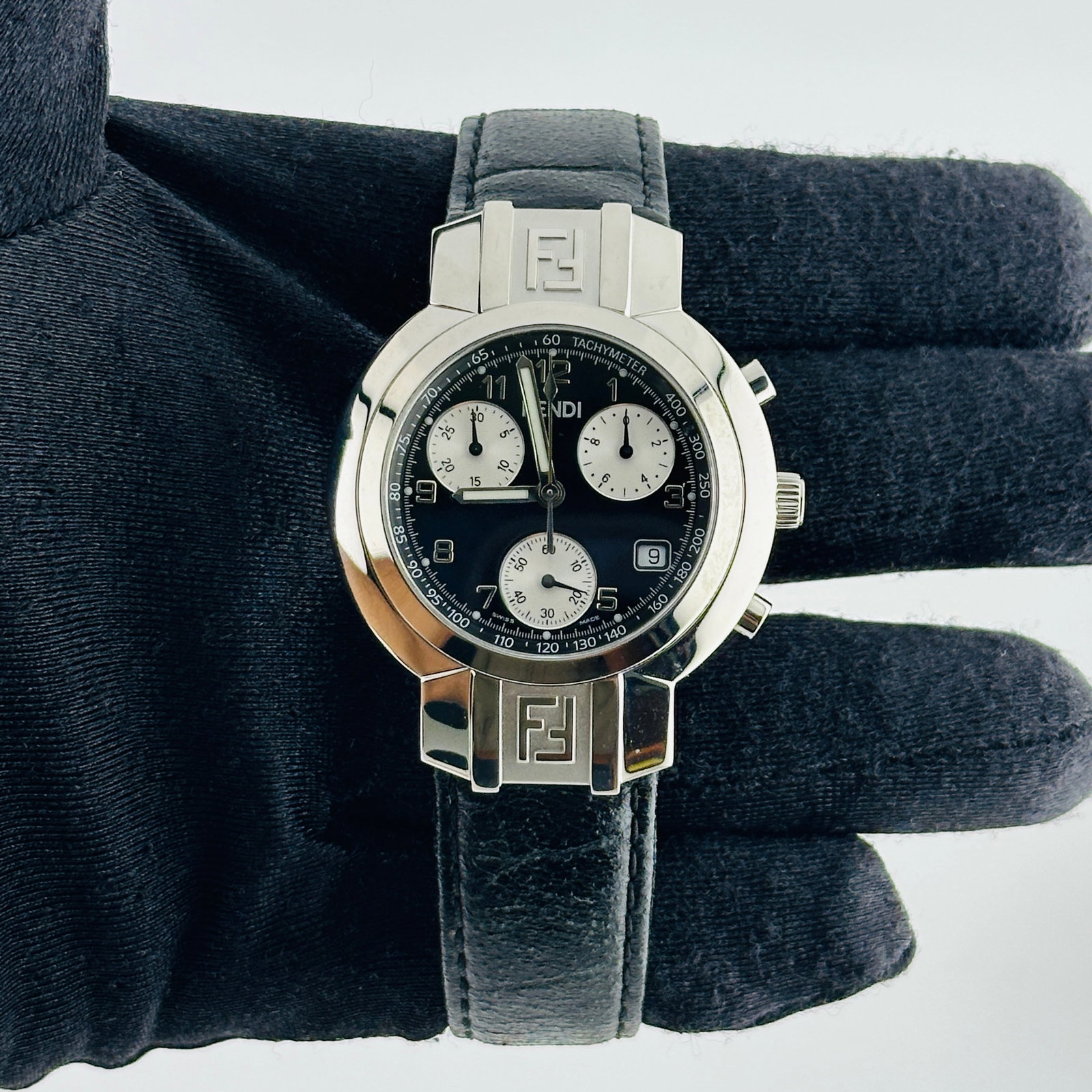Fendi Orologi Ladies Watch Black Arabic Dial Leather Band Ref 4500G: Fendi Orologi Ladies Watch Black Arabic Dial Leather Band Ref 4500G This Fendi Orologi ladies' watch features a black dial with Arabic numerals, complemented by a smooth bezel and a leather band. The 