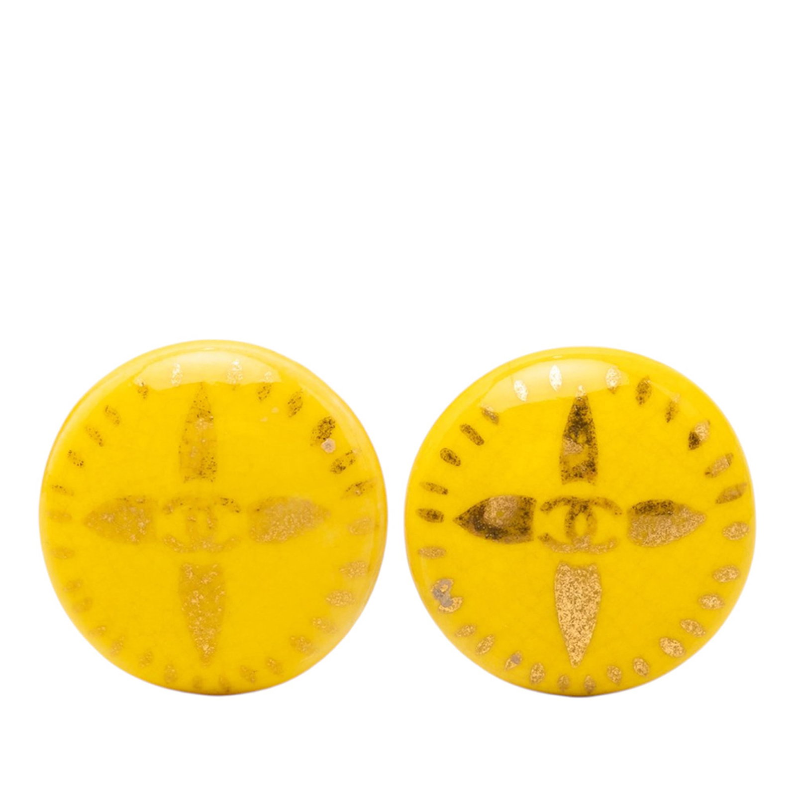 Chanel CC Round Resin Clip Earrings Yellow: Chanel CC Round Resin Clip Earrings Yellow Round clip-on earrings from Chanel featuring yellow resin construction with the signature CC motif. This costume jewelry pair is made in France and shows wea
