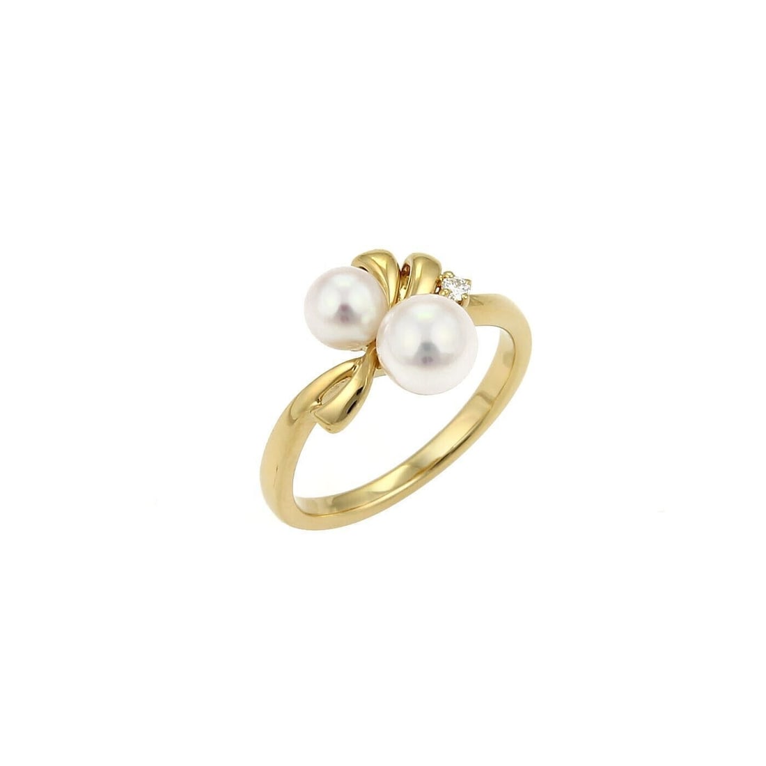Mikimoto Floral Ring with Akoya Pearls Diamonds 18k Gold Size 4: Mikimoto Floral Ring with Akoya Pearls Diamonds 18k Gold Size 4 A pre-owned Mikimoto Akoya pearl and diamond floral ring crafted in 18k yellow gold. The design features Akoya pearls accented with diam