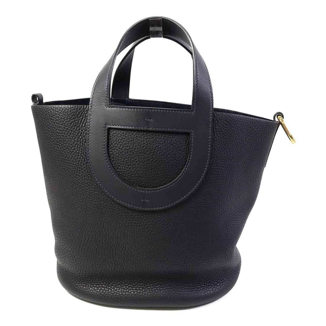 Hermes In The Loop 23 Taurillon Clemence Handbag Caban Black: Hermes In The Loop 23 Taurillon Clemence Handbag Caban Black Hermes In The Loop 23 handbag in Taurillon Clemence and calfskin (cowhide), presented in Caban and Black. This women's regular-size handbag