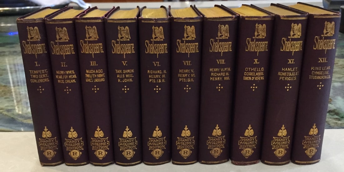 1900 Miniature William Shakespeare Book Collection 10 Volumes: 1900 Miniature William Shakespeare Book Collection 10 Volumes Discover this exquisite collection of 10 miniature books featuring the works of William Shakespeare, published in 1900. Each book showcase