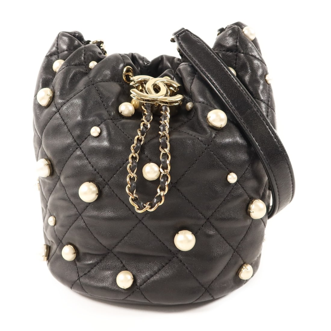 Chanel Pearl CC Bucket Shoulder Bag Black Lambskin Leather: Chanel Pearl CC Bucket Shoulder Bag Black Lambskin Leather A CHANEL women's shoulder bag in black lambskin (sheep leather) with a Pearl Bucket Bag design and CC GHW detail. It features an inside zip p