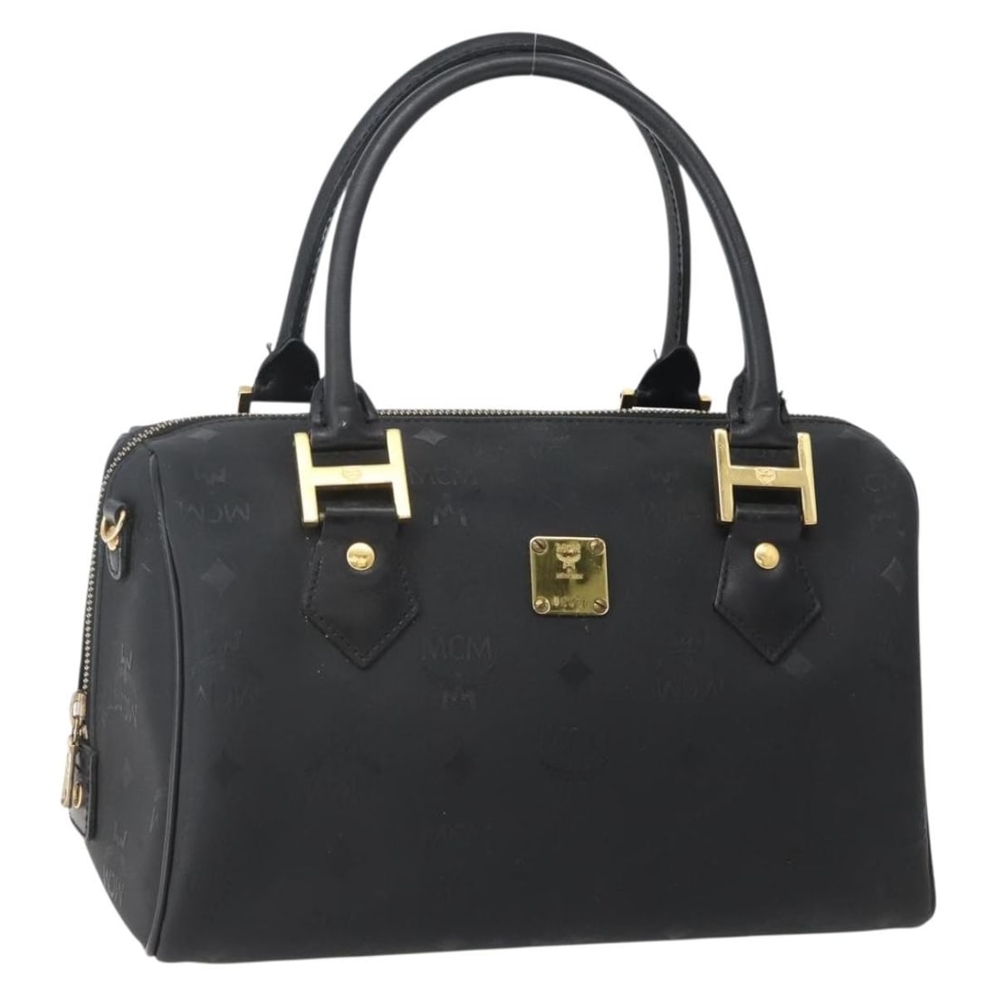 MCM Logogram Vicetos Black Gold PVC Boston Bag Auth AM9026: MCM Logogram Vicetos Black Gold PVC Boston Bag Auth AM9026 This MCM Logogram Vicetos Boston Bag is a stylish accessory crafted in Germany. Made from durable PVC leather, this bag features a chic black